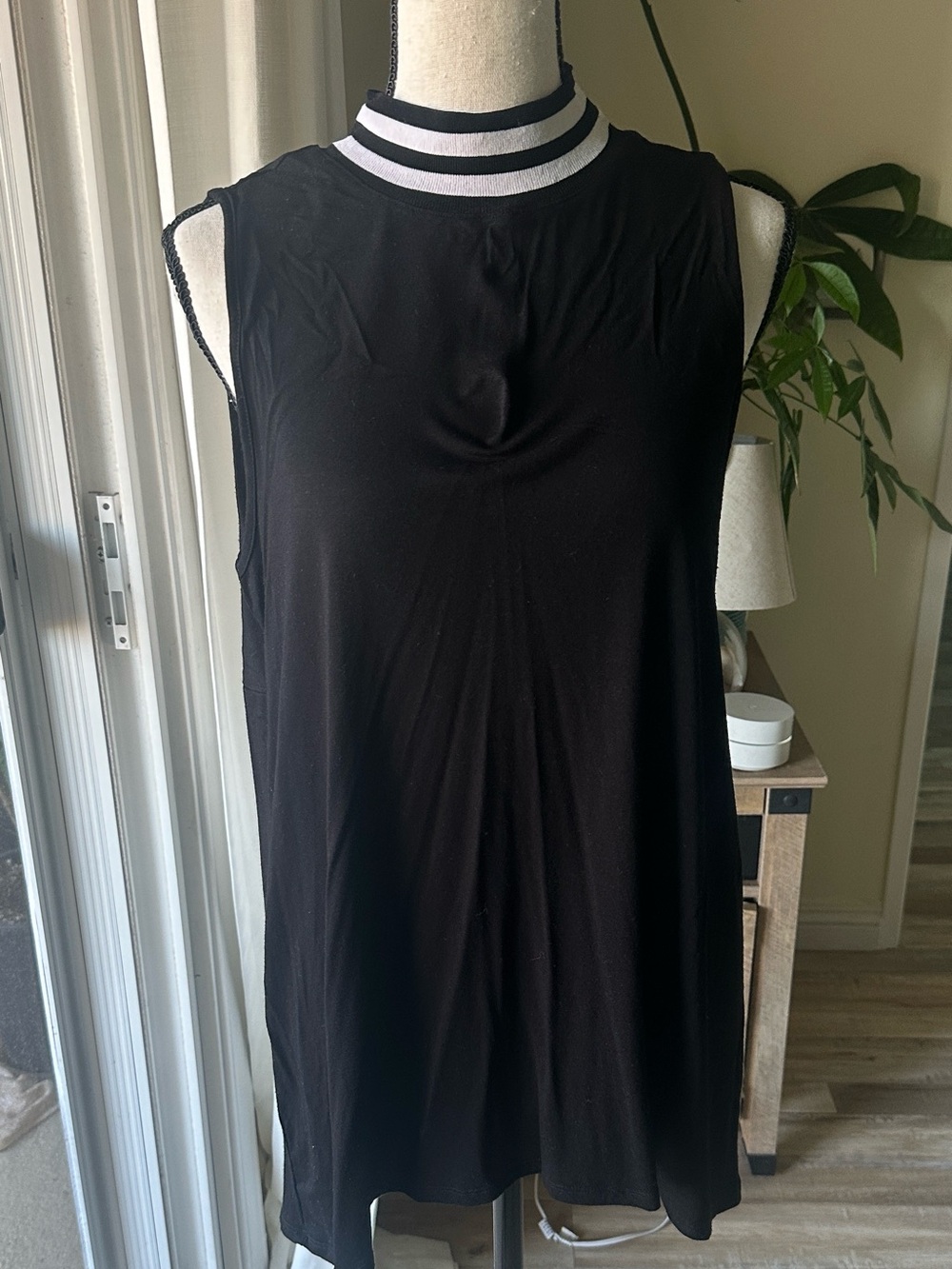 Vince Camuto Black Sleeveless Mock Neck Tunic with White Striped Collar